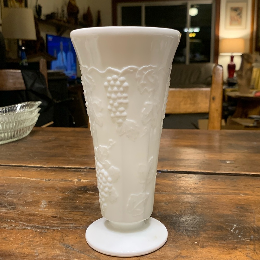 60’s INDIANA COLONY MILK GLASS GRAPE HARVEST VASE